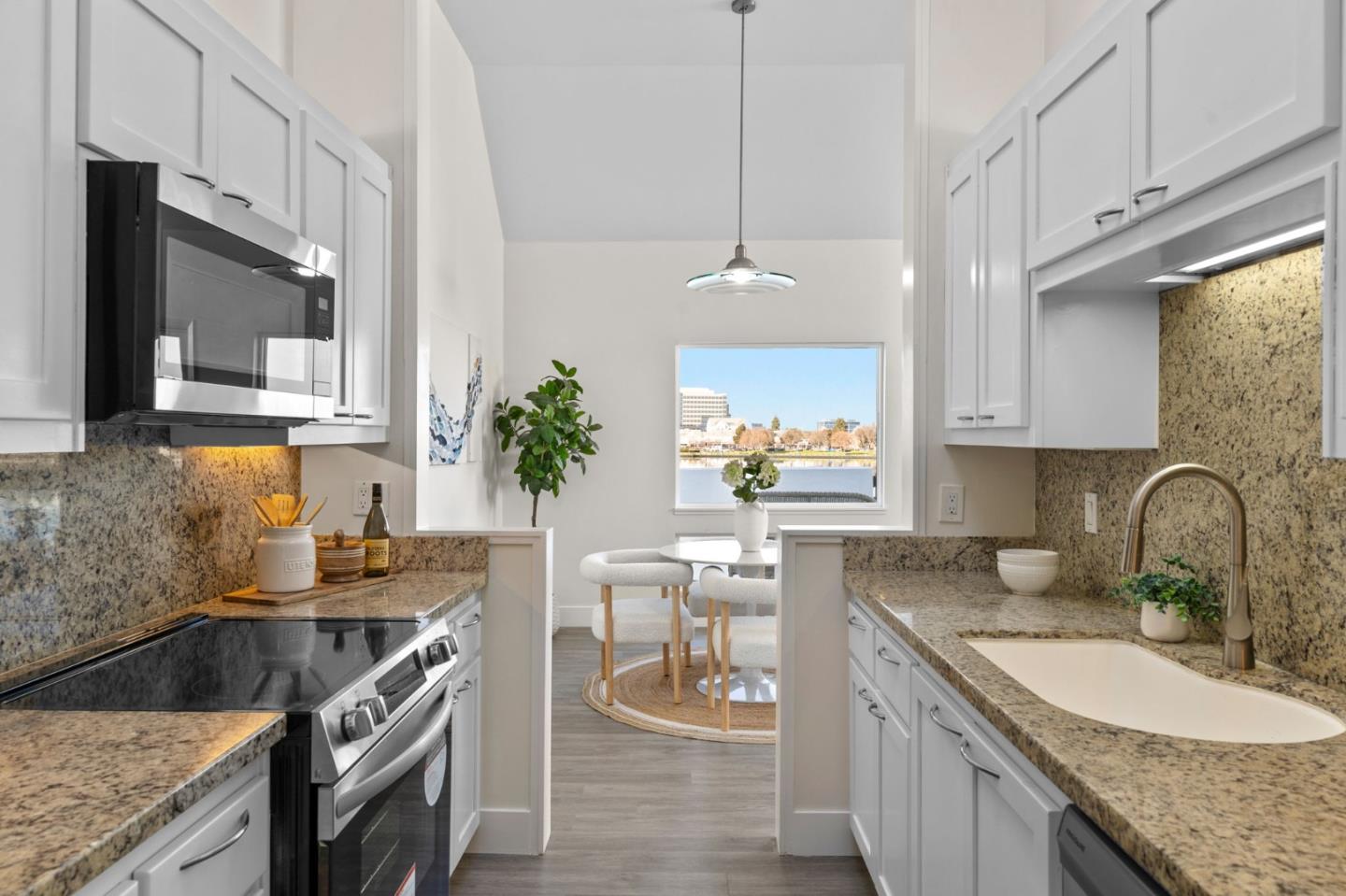 Detail Gallery Image 4 of 28 For 614 Portofino Ln, Foster City,  CA 94404 - 2 Beds | 2 Baths