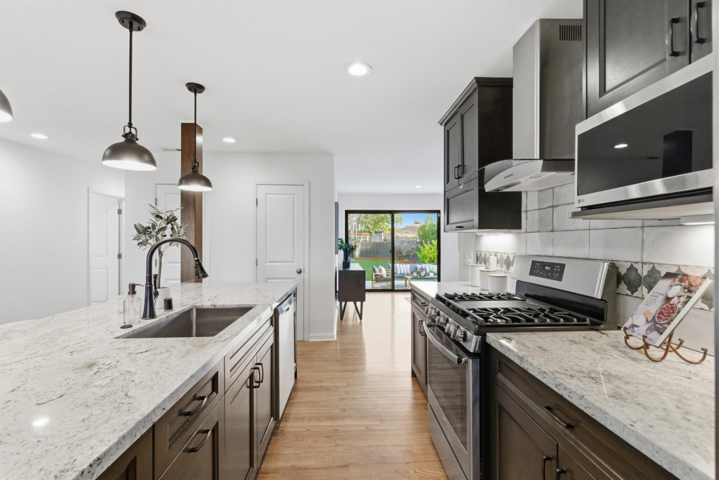 Detail Gallery Image 13 of 56 For 1120 17th Ave, Redwood City,  CA 94063 - 3 Beds | 2 Baths