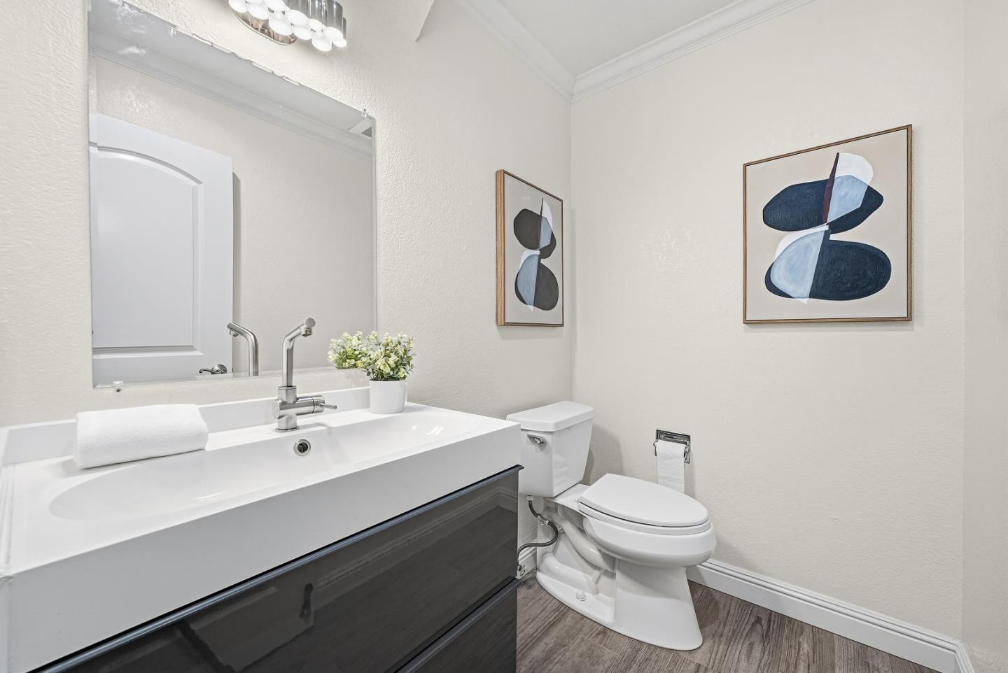 Detail Gallery Image 13 of 38 For 950 Boranda Ave #12,  Mountain View,  CA 94040 - 3 Beds | 2/1 Baths