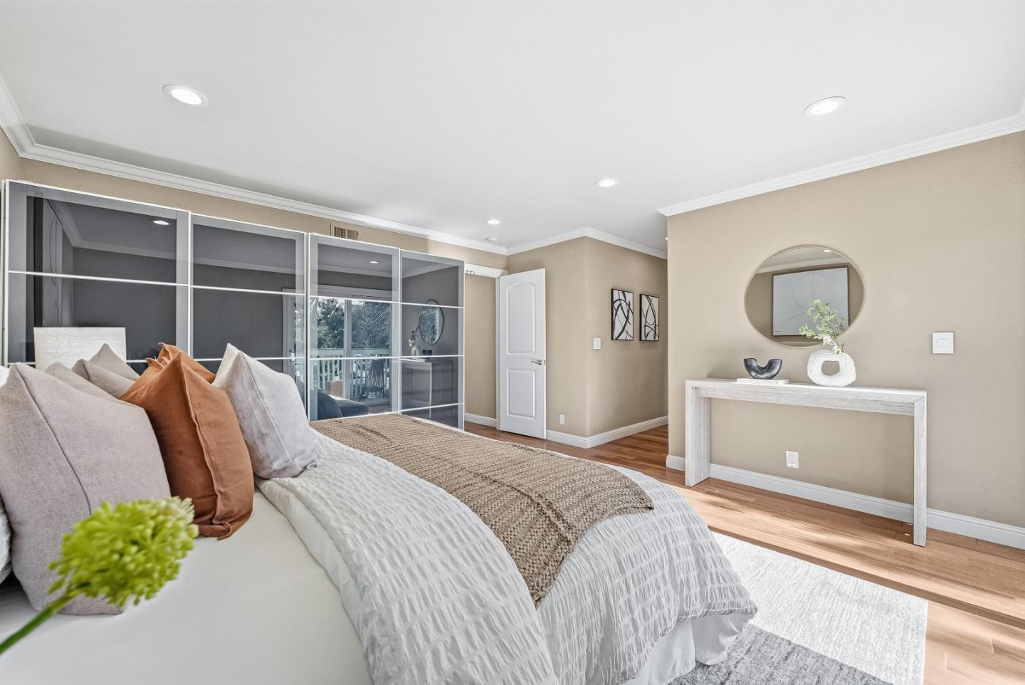 Detail Gallery Image 16 of 38 For 950 Boranda Ave #12,  Mountain View,  CA 94040 - 3 Beds | 2/1 Baths