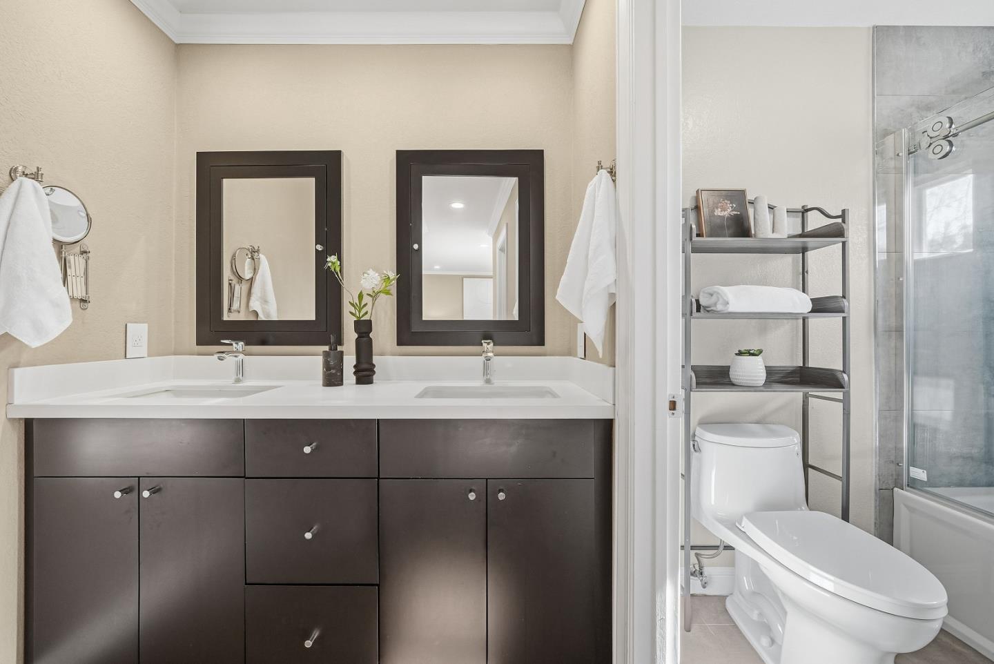 Detail Gallery Image 18 of 38 For 950 Boranda Ave #12,  Mountain View,  CA 94040 - 3 Beds | 2/1 Baths