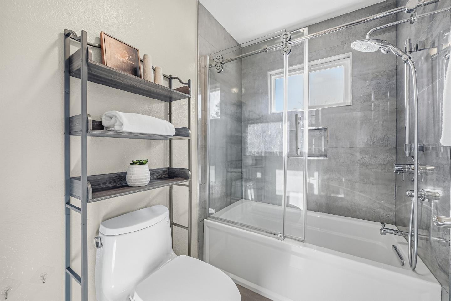 Detail Gallery Image 19 of 38 For 950 Boranda Ave #12,  Mountain View,  CA 94040 - 3 Beds | 2/1 Baths