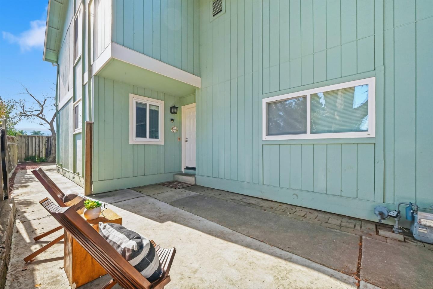 Detail Gallery Image 2 of 38 For 950 Boranda Ave #12,  Mountain View,  CA 94040 - 3 Beds | 2/1 Baths