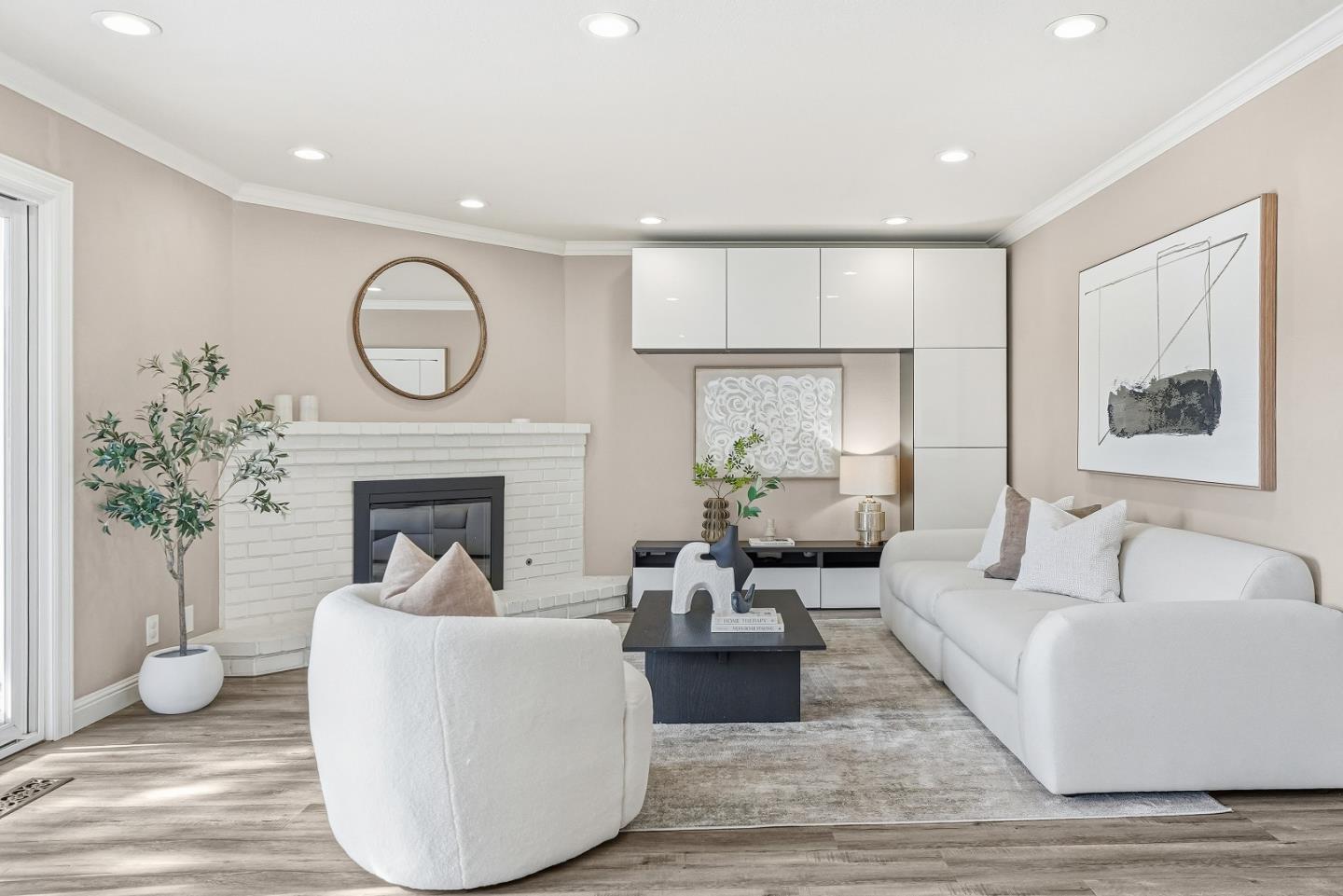 Detail Gallery Image 3 of 38 For 950 Boranda Ave #12,  Mountain View,  CA 94040 - 3 Beds | 2/1 Baths