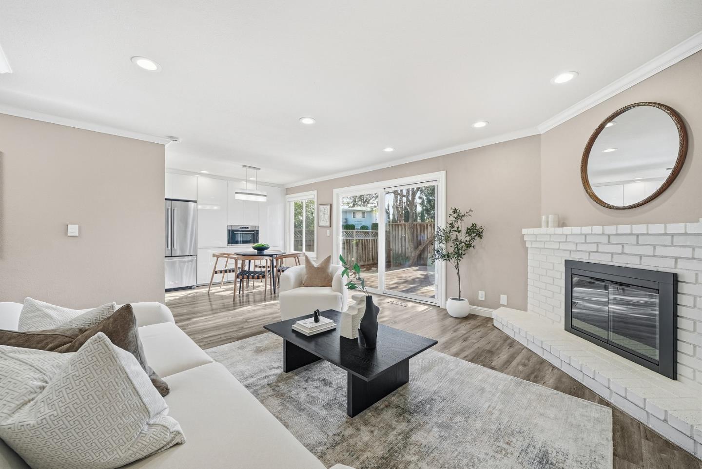Detail Gallery Image 6 of 38 For 950 Boranda Ave #12,  Mountain View,  CA 94040 - 3 Beds | 2/1 Baths