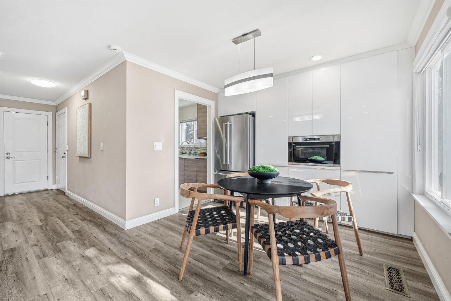Detail Gallery Image 7 of 38 For 950 Boranda Ave #12,  Mountain View,  CA 94040 - 3 Beds | 2/1 Baths