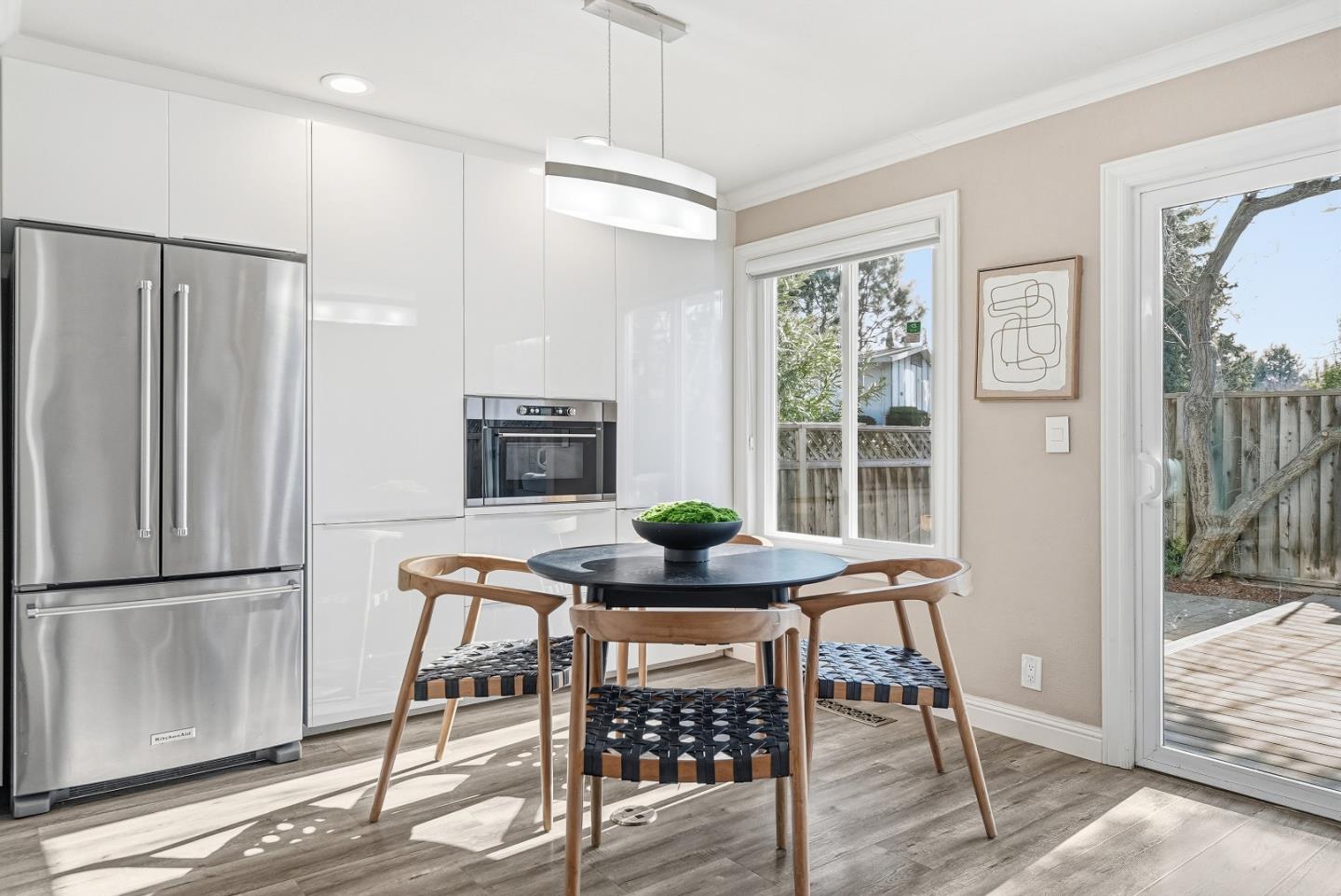 Detail Gallery Image 8 of 38 For 950 Boranda Ave #12,  Mountain View,  CA 94040 - 3 Beds | 2/1 Baths