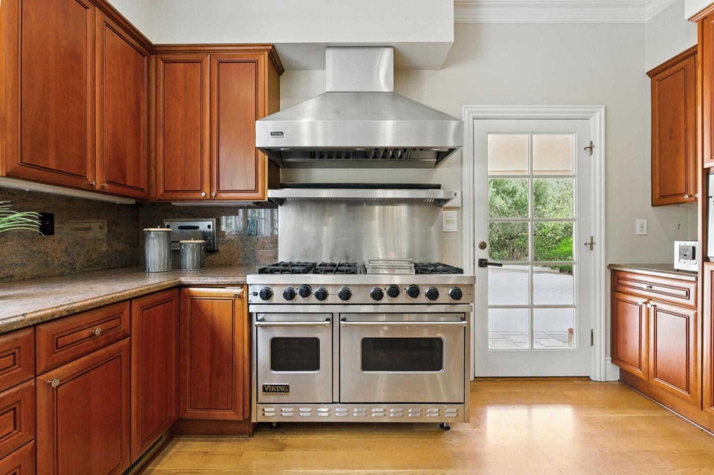 Detail Gallery Image 15 of 43 For 90 Broadacres Rd, Atherton,  CA 94027 - 6 Beds | 6/2 Baths