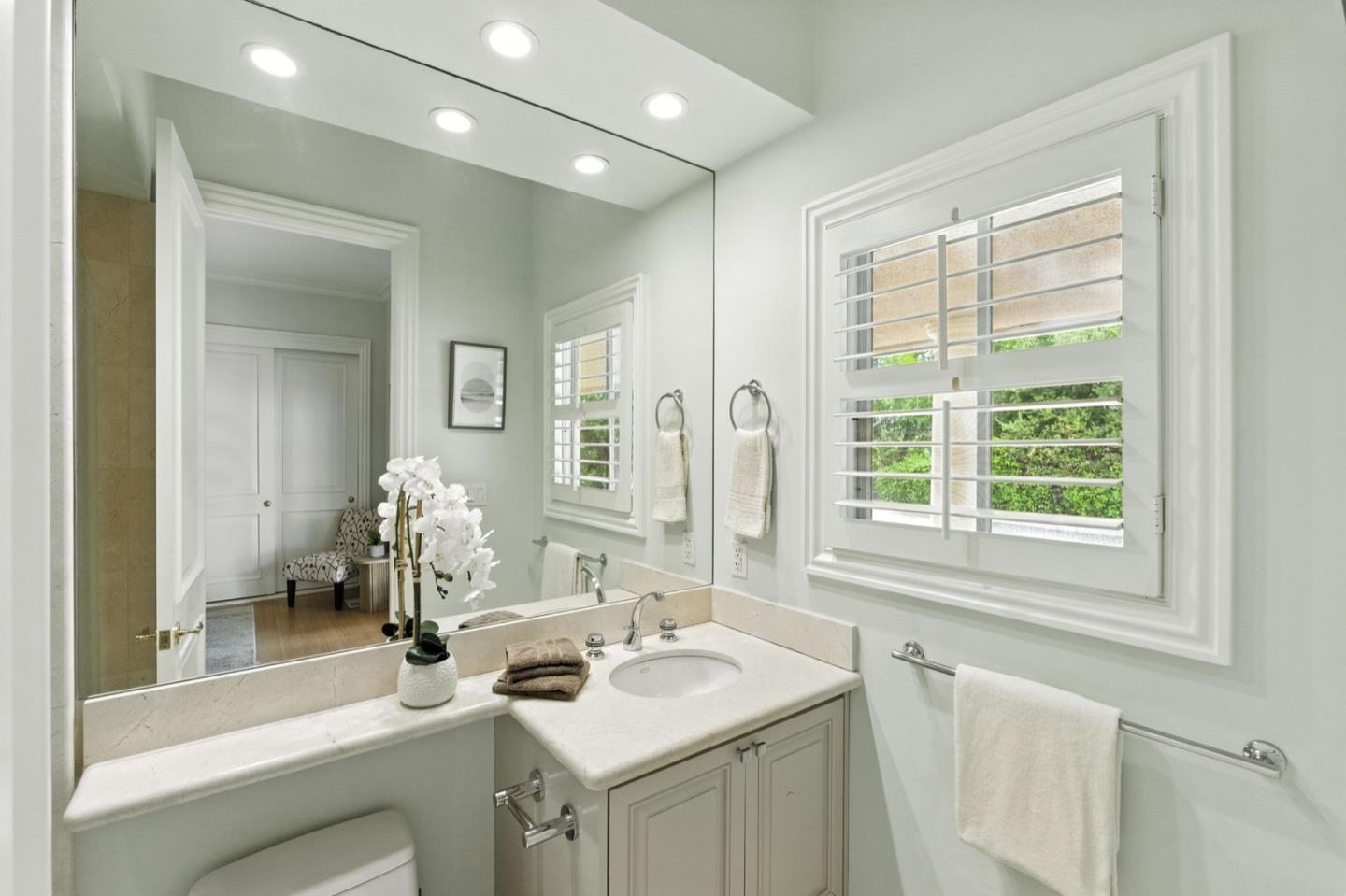 Detail Gallery Image 21 of 43 For 90 Broadacres Rd, Atherton,  CA 94027 - 6 Beds | 6/2 Baths