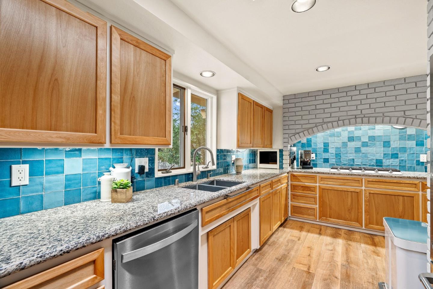 Detail Gallery Image 14 of 50 For 111 Ponderosa Dr, Santa Cruz,  CA 95060 - 4 Beds | 2/1 Baths