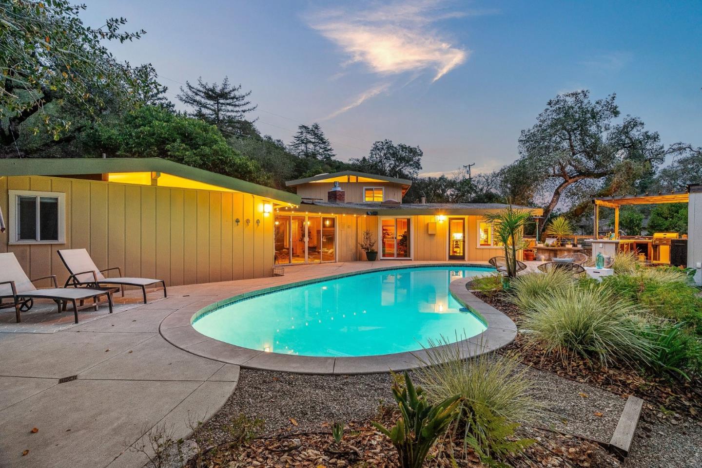 Detail Gallery Image 3 of 50 For 111 Ponderosa Dr, Santa Cruz,  CA 95060 - 4 Beds | 2/1 Baths