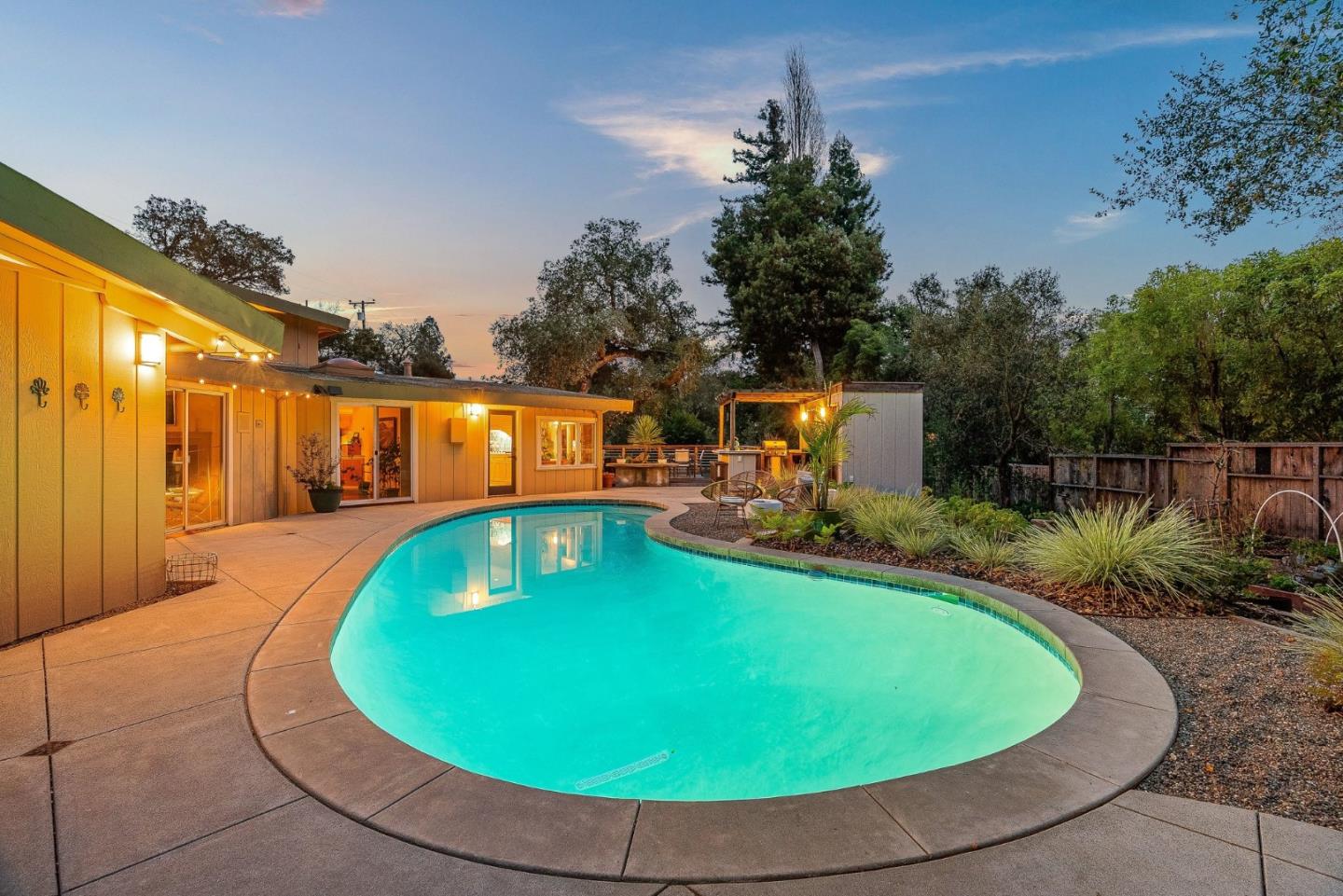 Detail Gallery Image 5 of 50 For 111 Ponderosa Dr, Santa Cruz,  CA 95060 - 4 Beds | 2/1 Baths