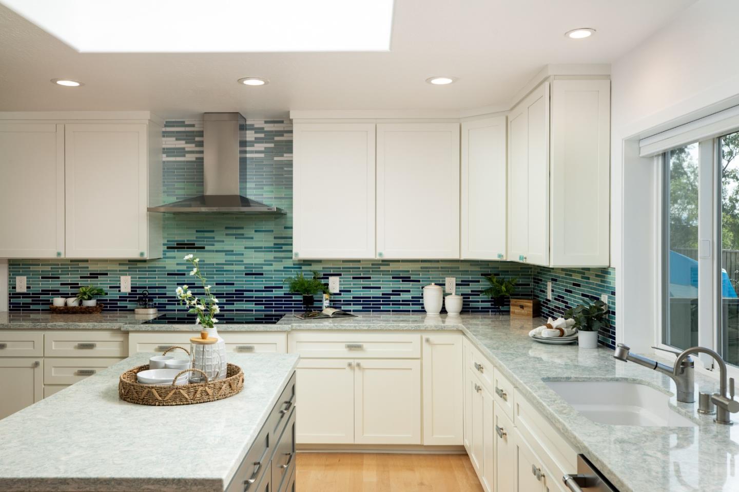 Detail Gallery Image 12 of 41 For 933 Foxridge Way, San Jose,  CA 95133 - 4 Beds | 3 Baths