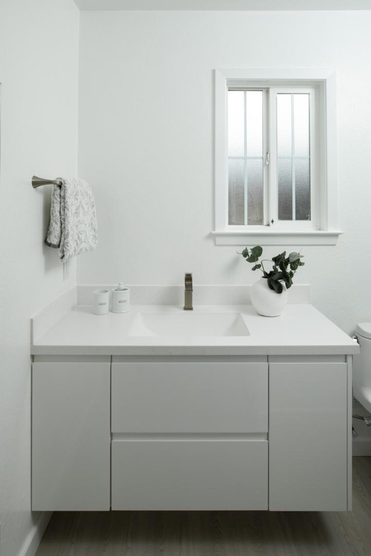 Detail Gallery Image 17 of 41 For 933 Foxridge Way, San Jose,  CA 95133 - 4 Beds | 3 Baths