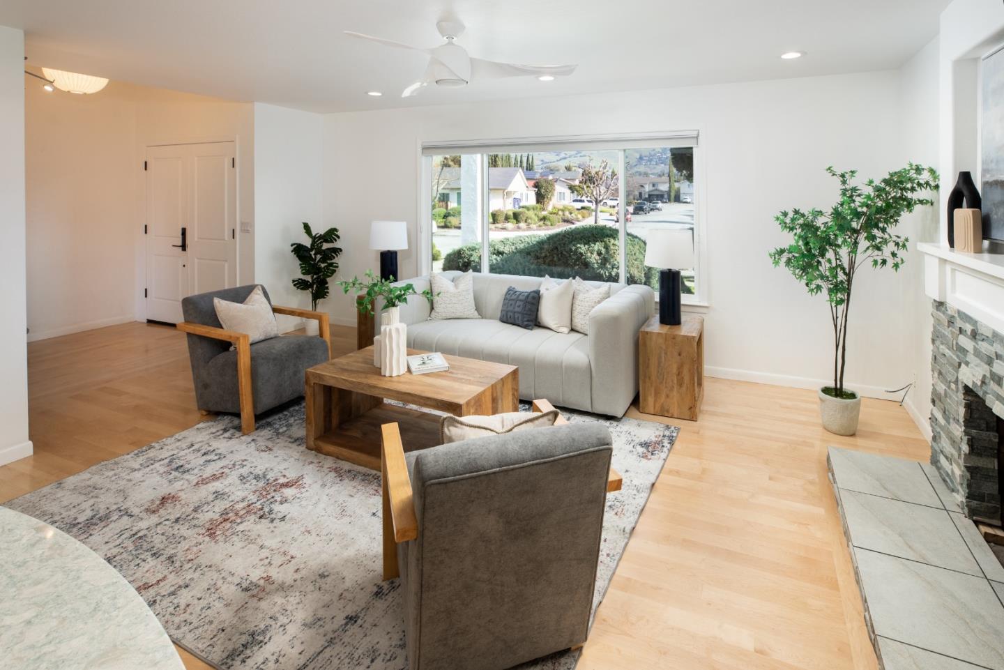 Detail Gallery Image 6 of 41 For 933 Foxridge Way, San Jose,  CA 95133 - 4 Beds | 3 Baths