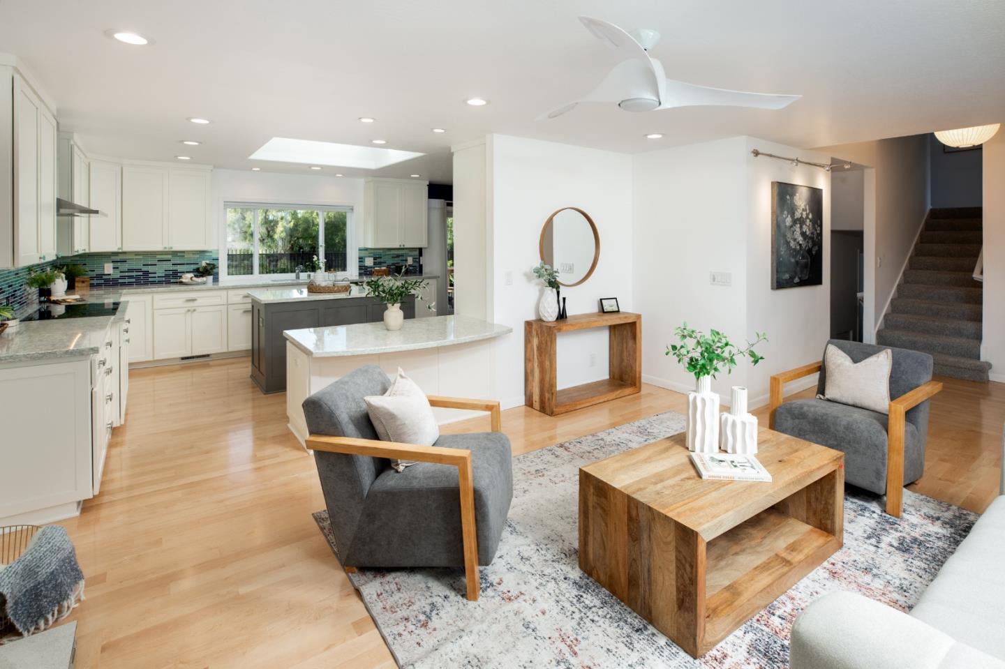 Detail Gallery Image 7 of 41 For 933 Foxridge Way, San Jose,  CA 95133 - 4 Beds | 3 Baths