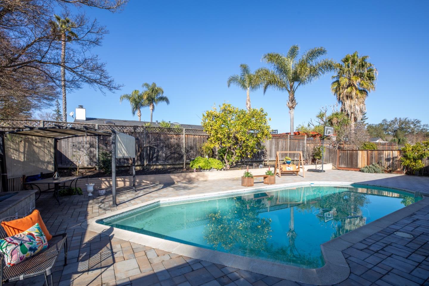 Detail Gallery Image 26 of 34 For 6139 Meridian (Quiet Side) Ave, San Jose,  CA 95120 - 4 Beds | 2 Baths