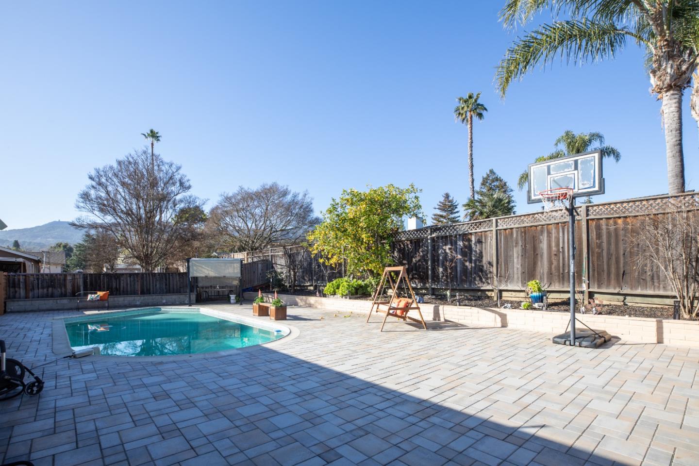 Detail Gallery Image 28 of 34 For 6139 Meridian (Quiet Side) Ave, San Jose,  CA 95120 - 4 Beds | 2 Baths