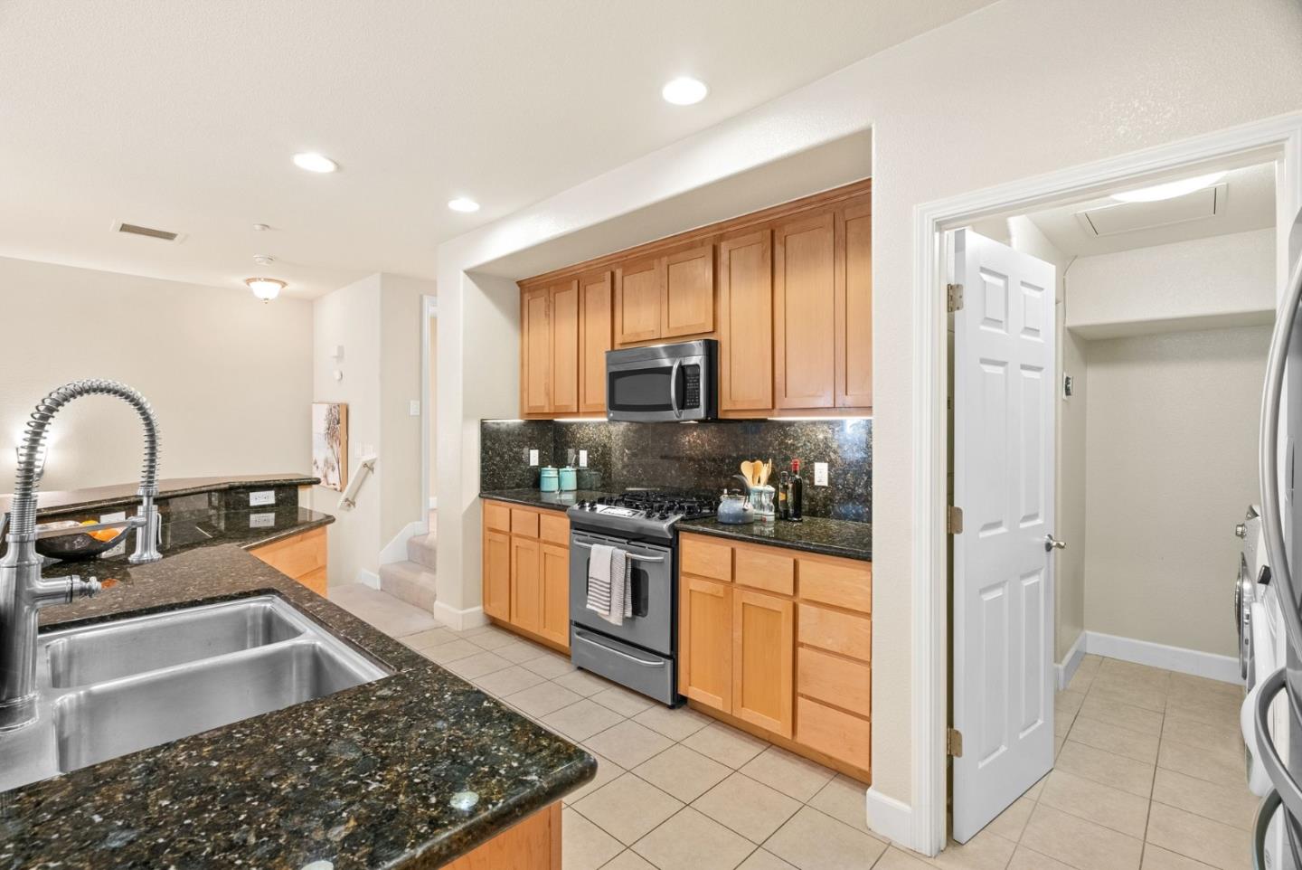 Detail Gallery Image 6 of 25 For 1437 Marcello Dr, San Jose,  CA 95131 - 2 Beds | 2/1 Baths