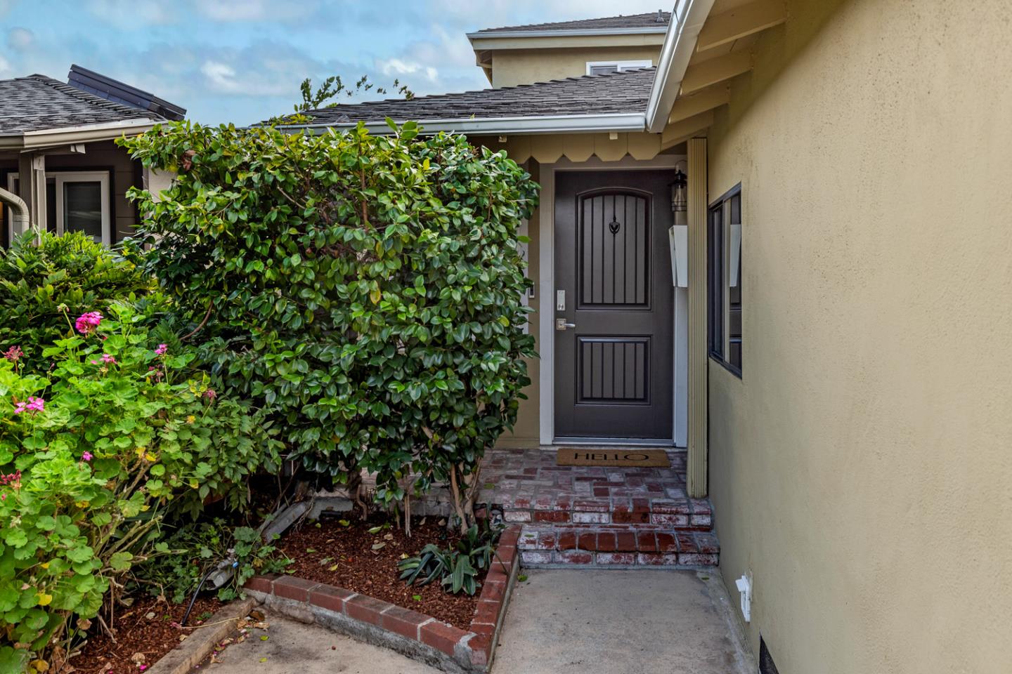 Detail Gallery Image 2 of 25 For 746 6th Ave, Redwood City,  CA 94063 - 2 Beds | 2 Baths