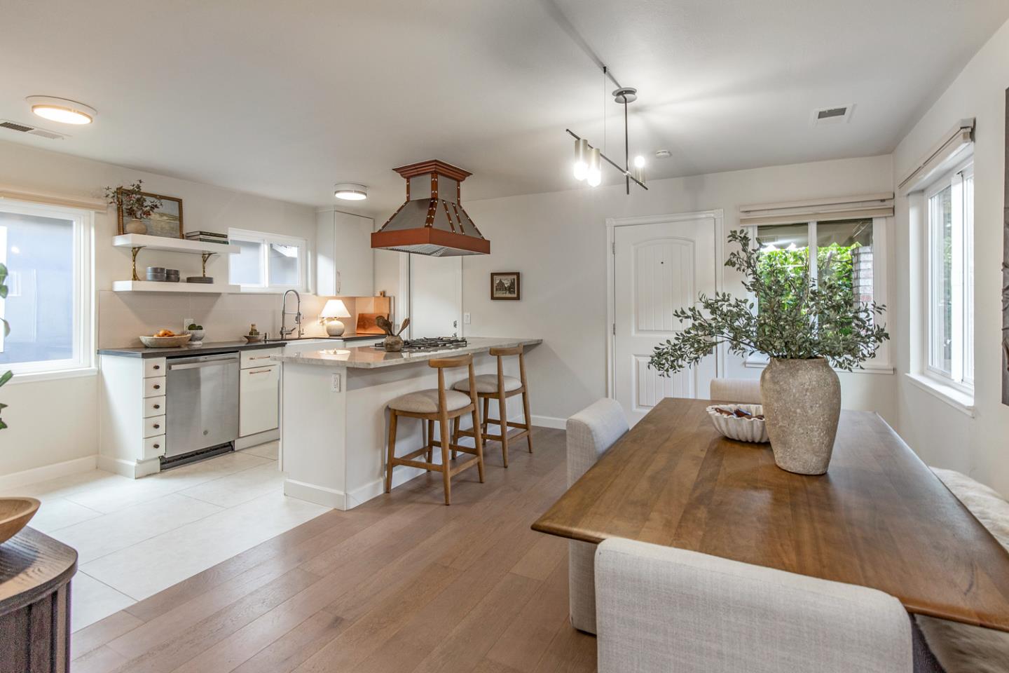 Detail Gallery Image 5 of 25 For 746 6th Ave, Redwood City,  CA 94063 - 2 Beds | 2 Baths