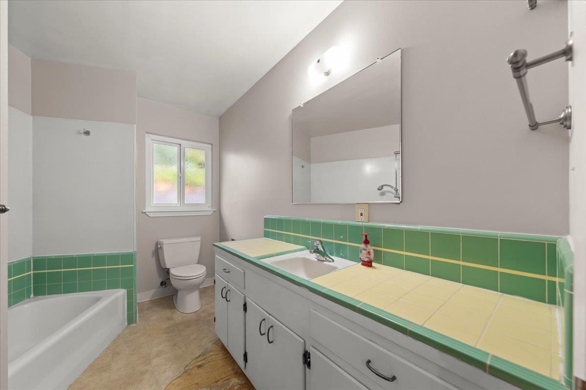 Detail Gallery Image 14 of 24 For 1687 Dalehurst Ave, Los Altos,  CA 94024 - 3 Beds | 2 Baths