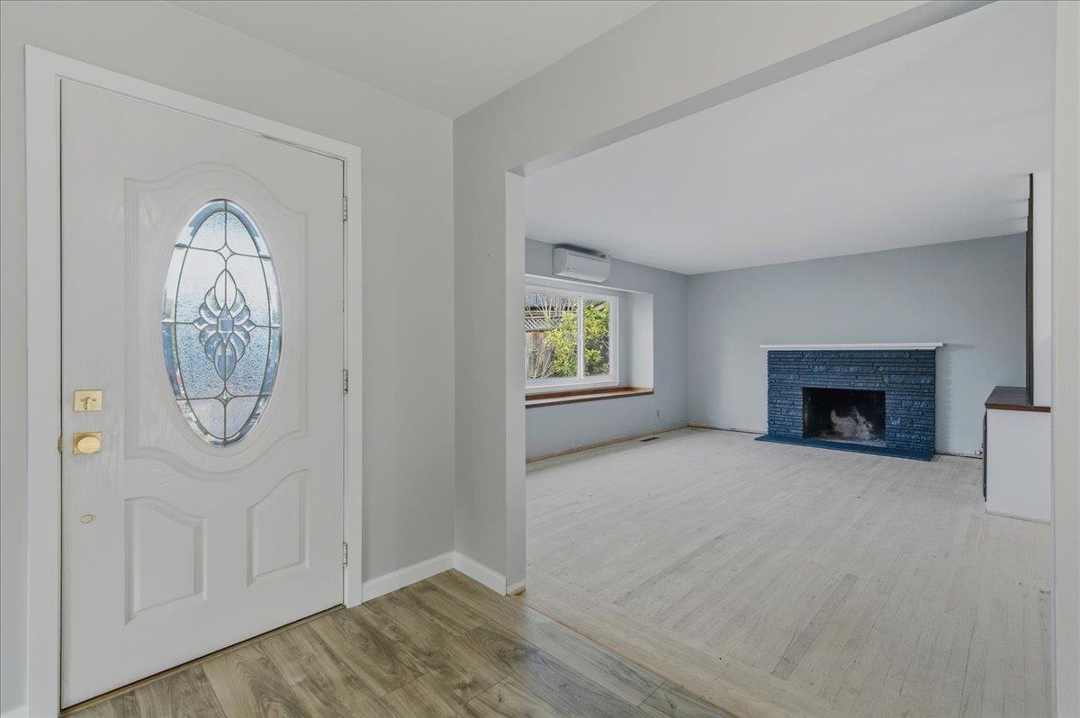 Detail Gallery Image 2 of 11 For 1687 Dalehurst Ave, Los Altos,  CA 94024 - 3 Beds | 2 Baths