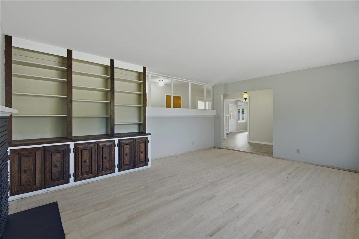 Detail Gallery Image 3 of 11 For 1687 Dalehurst Ave, Los Altos,  CA 94024 - 3 Beds | 2 Baths