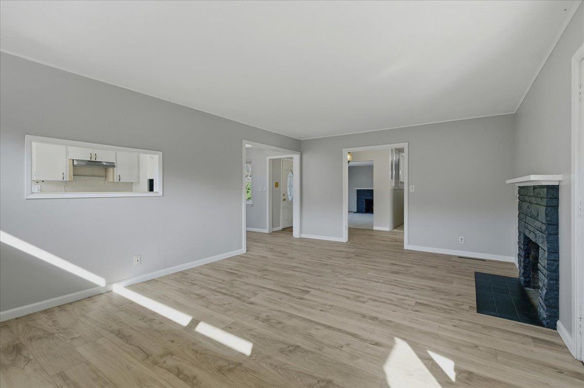 Detail Gallery Image 5 of 11 For 1687 Dalehurst Ave, Los Altos,  CA 94024 - 3 Beds | 2 Baths