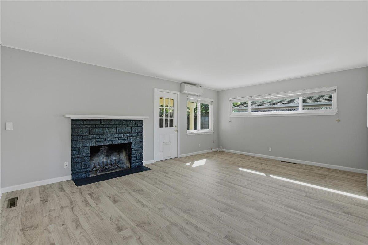 Detail Gallery Image 6 of 11 For 1687 Dalehurst Ave, Los Altos,  CA 94024 - 3 Beds | 2 Baths