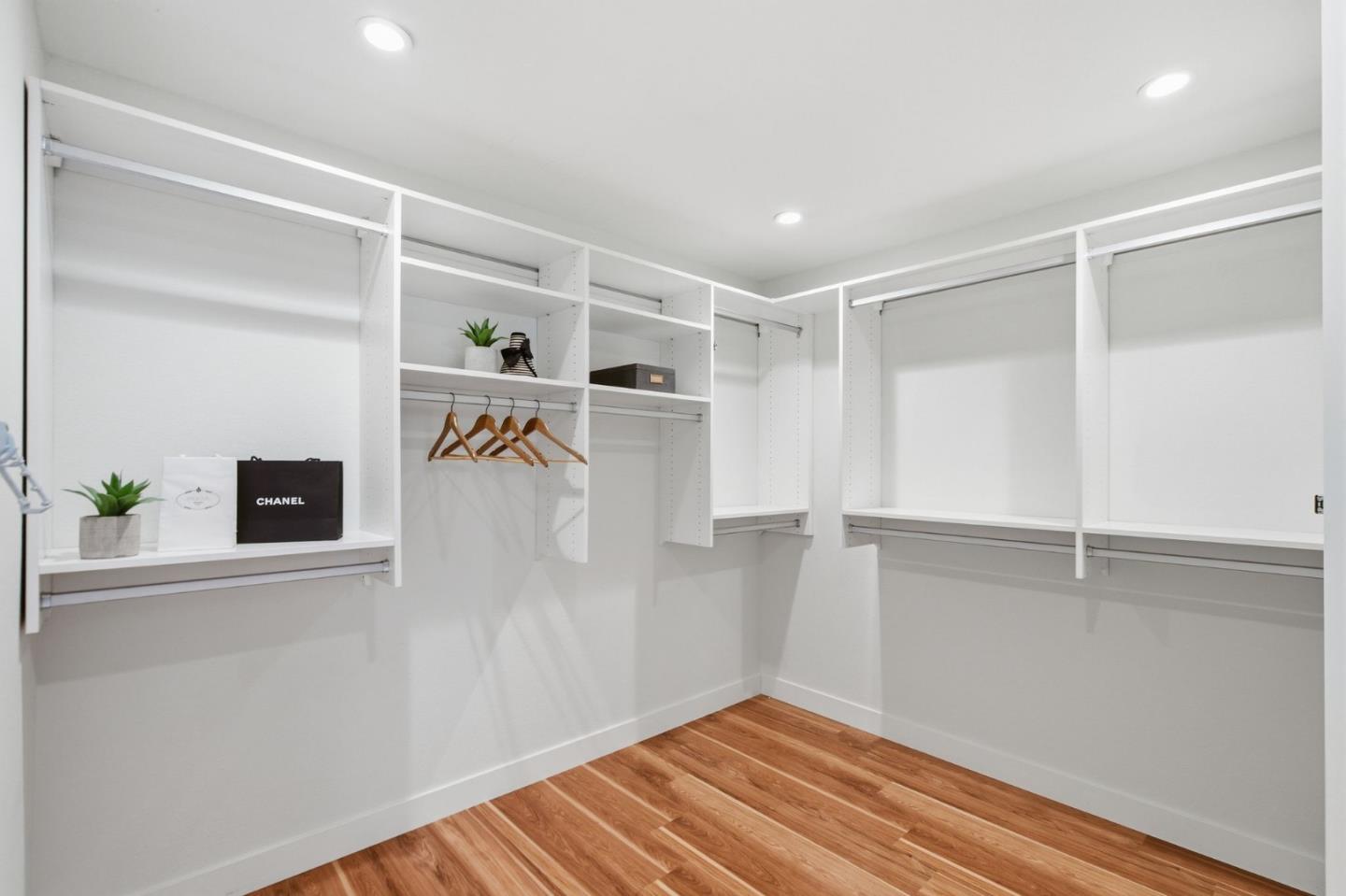 Detail Gallery Image 13 of 29 For 313 Clifton Ave, San Carlos,  CA 94070 - 5 Beds | 3/1 Baths