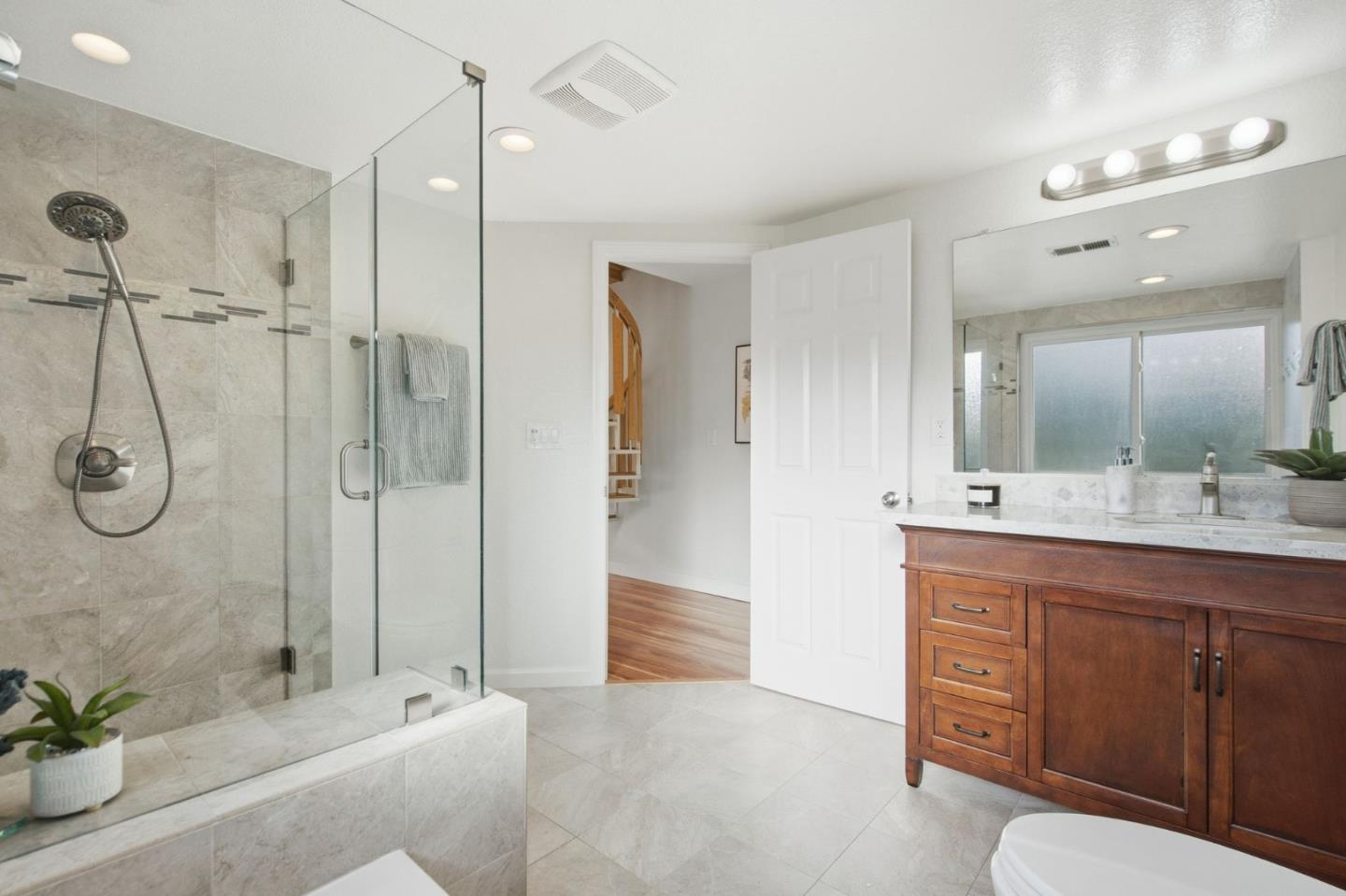 Detail Gallery Image 18 of 29 For 313 Clifton Ave, San Carlos,  CA 94070 - 5 Beds | 3/1 Baths