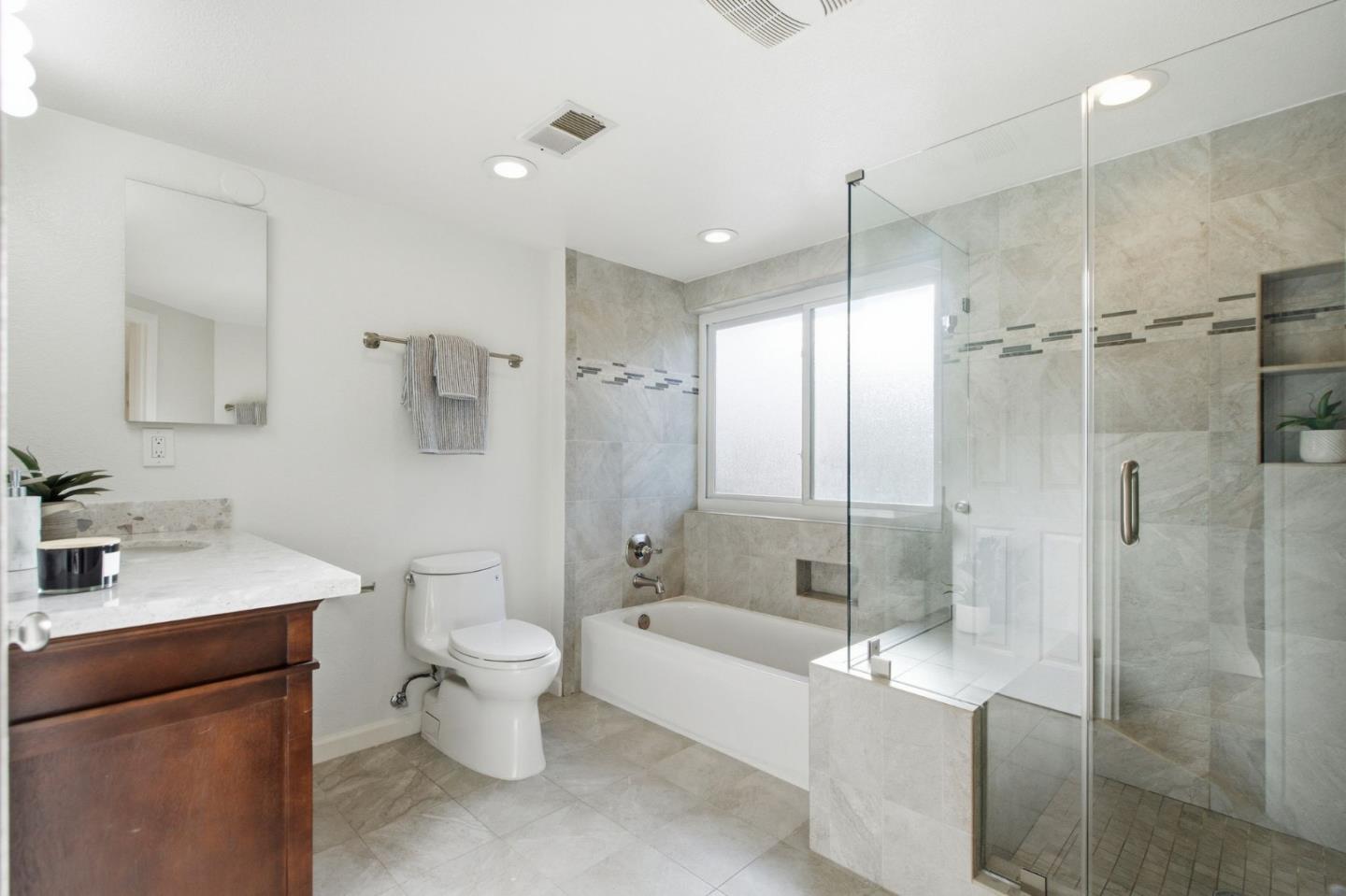 Detail Gallery Image 19 of 29 For 313 Clifton Ave, San Carlos,  CA 94070 - 5 Beds | 3/1 Baths