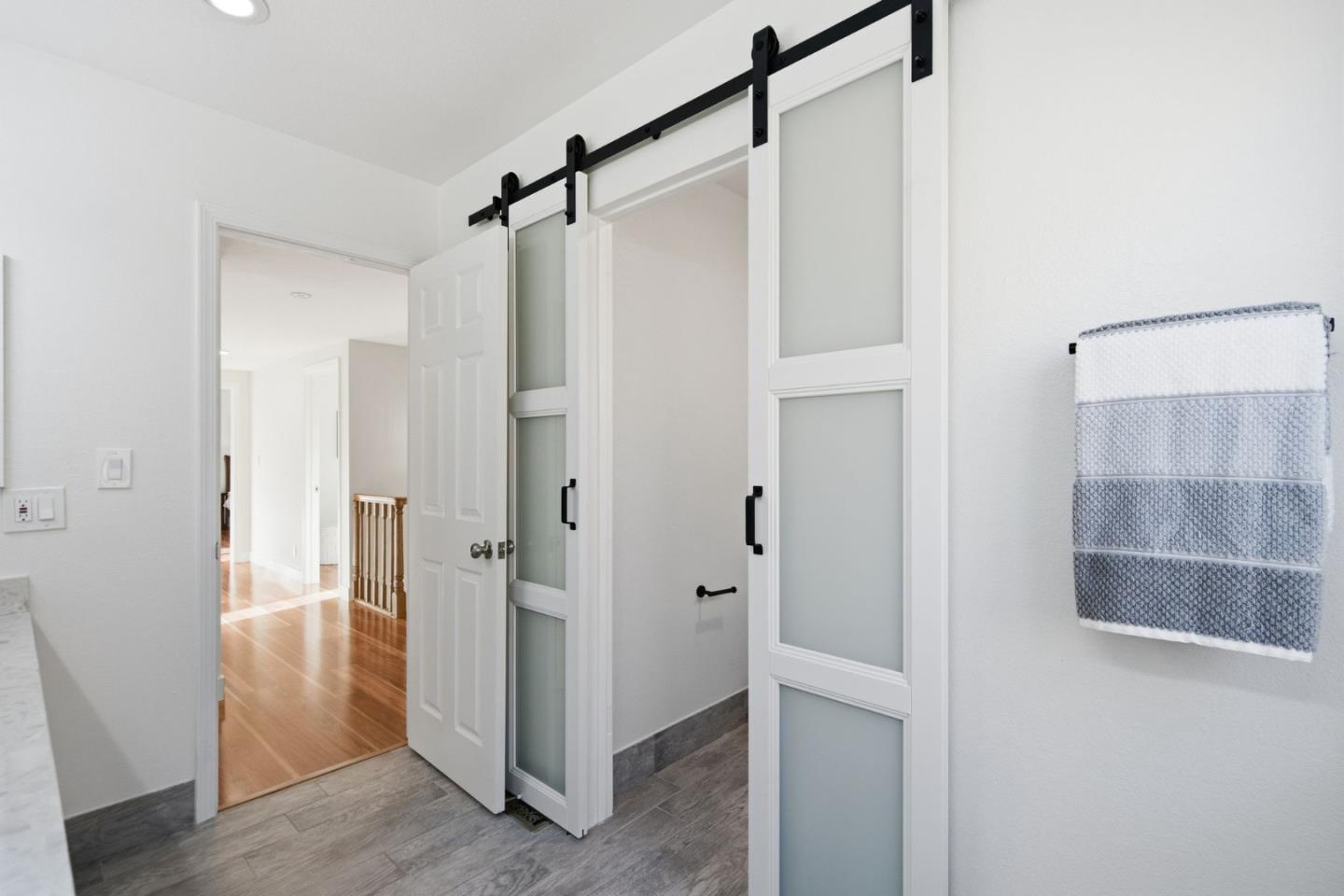 Detail Gallery Image 21 of 29 For 313 Clifton Ave, San Carlos,  CA 94070 - 5 Beds | 3/1 Baths