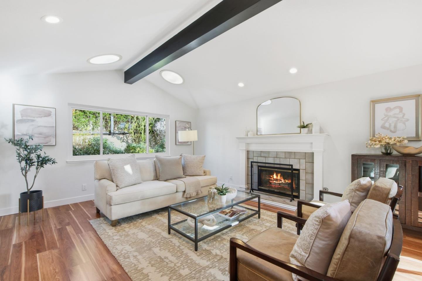 Detail Gallery Image 3 of 29 For 313 Clifton Ave, San Carlos,  CA 94070 - 5 Beds | 3/1 Baths