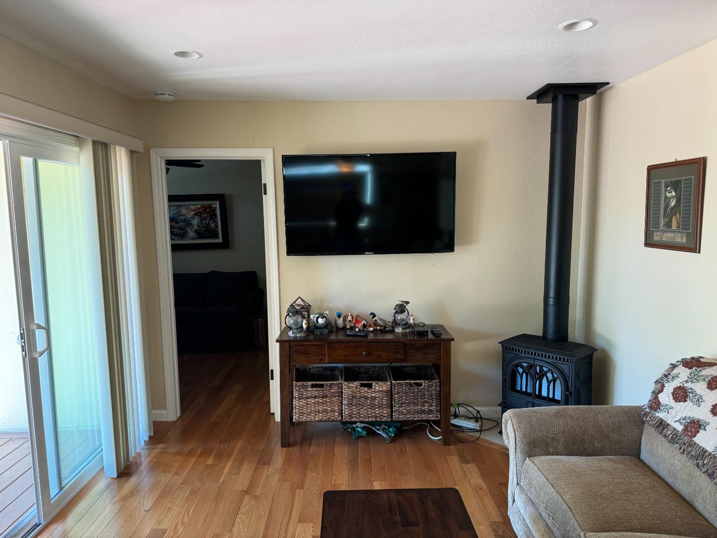 Detail Gallery Image 7 of 14 For 56 Lodge Hts, Soquel,  CA 95073 - 2 Beds | 1 Baths