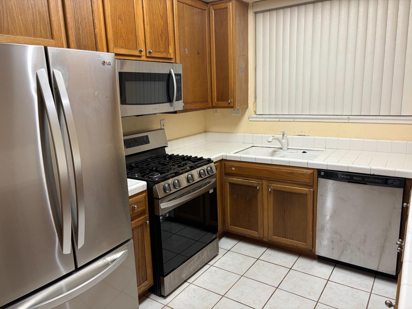 Detail Gallery Image 12 of 19 For 1400 El Camino Real #122,  South San Francisco,  CA 94080 - 2 Beds | 2 Baths