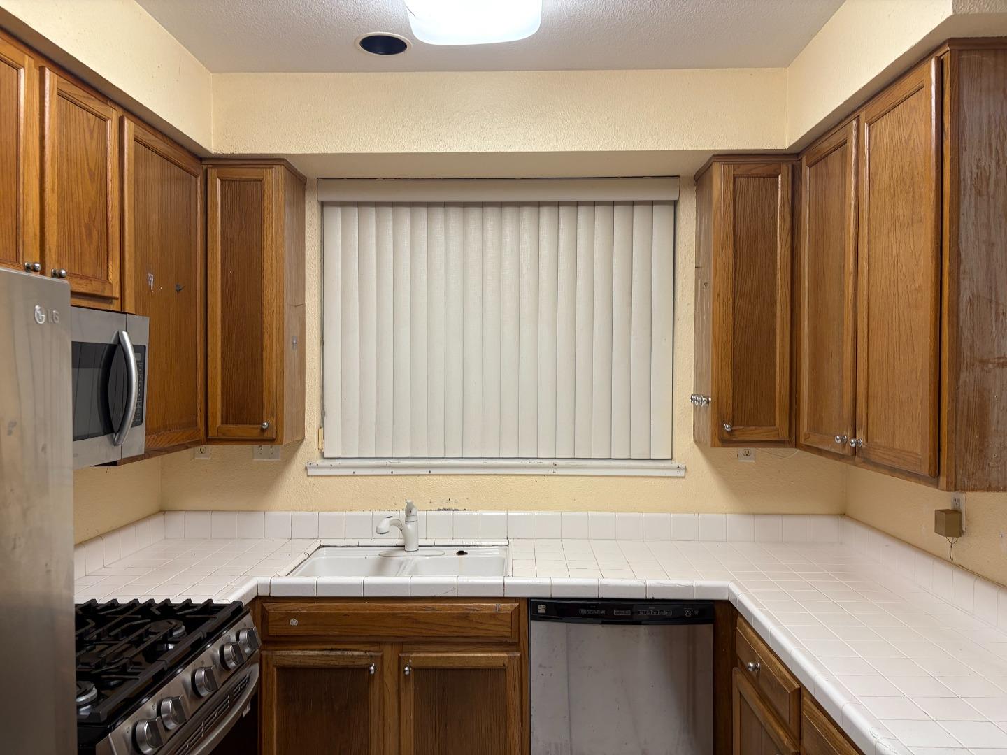 Detail Gallery Image 13 of 19 For 1400 El Camino Real #122,  South San Francisco,  CA 94080 - 2 Beds | 2 Baths