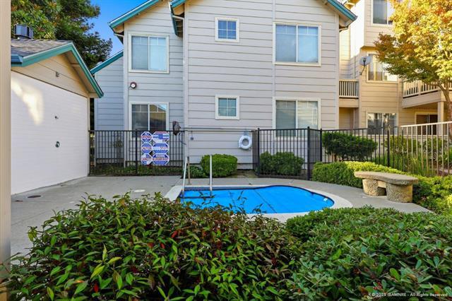 Detail Gallery Image 2 of 5 For 1400 El Camino Real #122,  South San Francisco,  CA 94080 - 2 Beds | 2 Baths