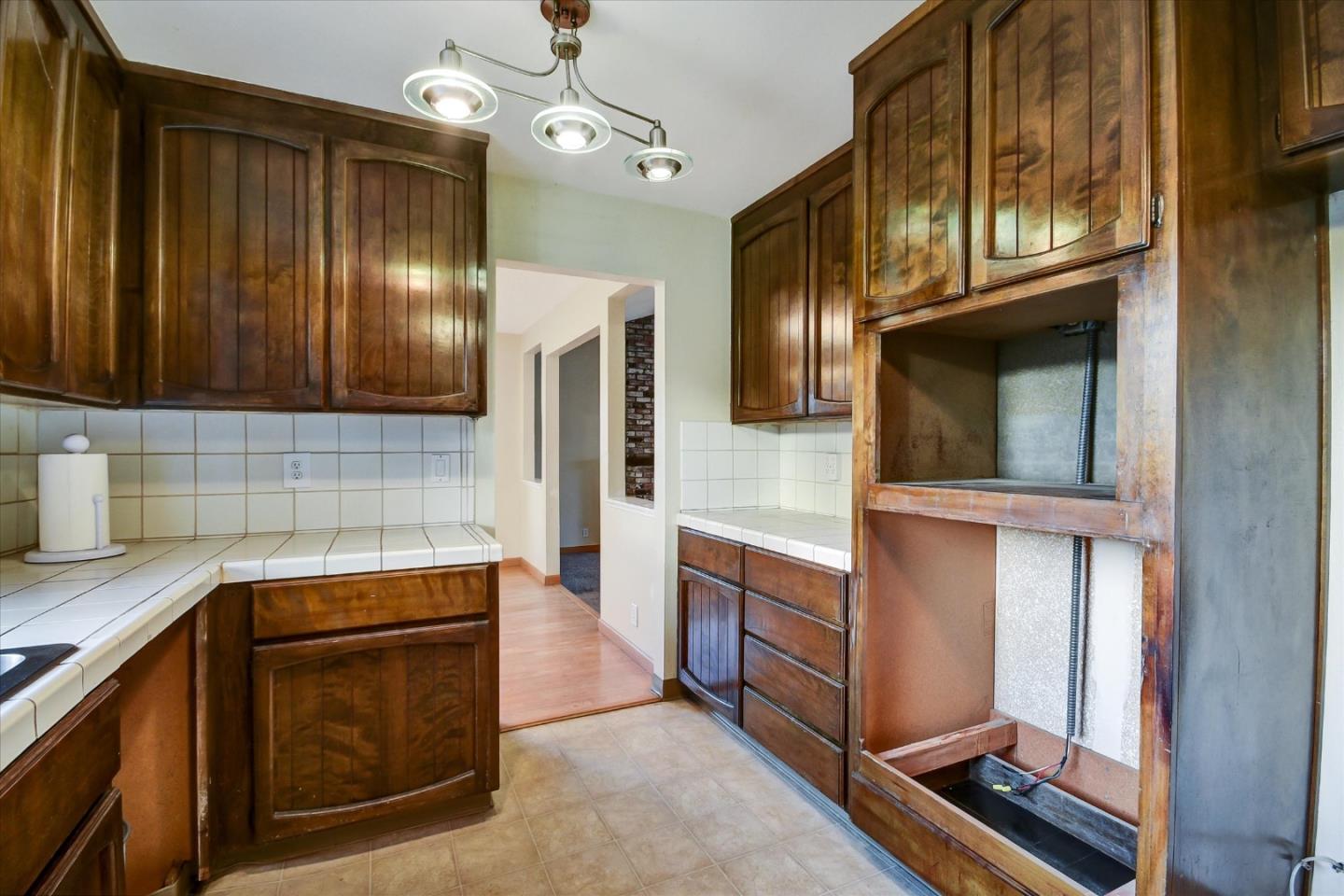 Detail Gallery Image 11 of 29 For 6595 Princevalle St, Gilroy,  CA 95020 - 4 Beds | 2/1 Baths