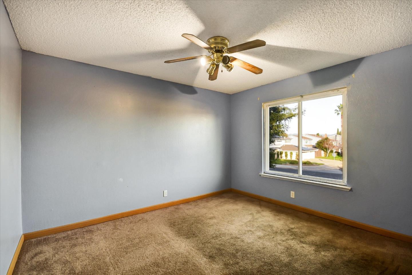 Detail Gallery Image 13 of 29 For 6595 Princevalle St, Gilroy,  CA 95020 - 4 Beds | 2/1 Baths