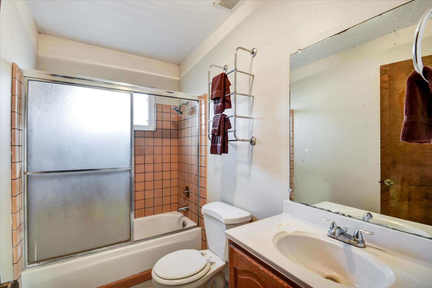 Detail Gallery Image 14 of 29 For 6595 Princevalle St, Gilroy,  CA 95020 - 4 Beds | 2/1 Baths