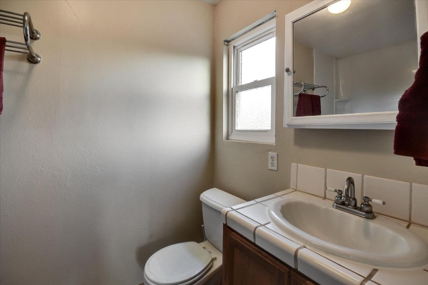 Detail Gallery Image 17 of 29 For 6595 Princevalle St, Gilroy,  CA 95020 - 4 Beds | 2/1 Baths