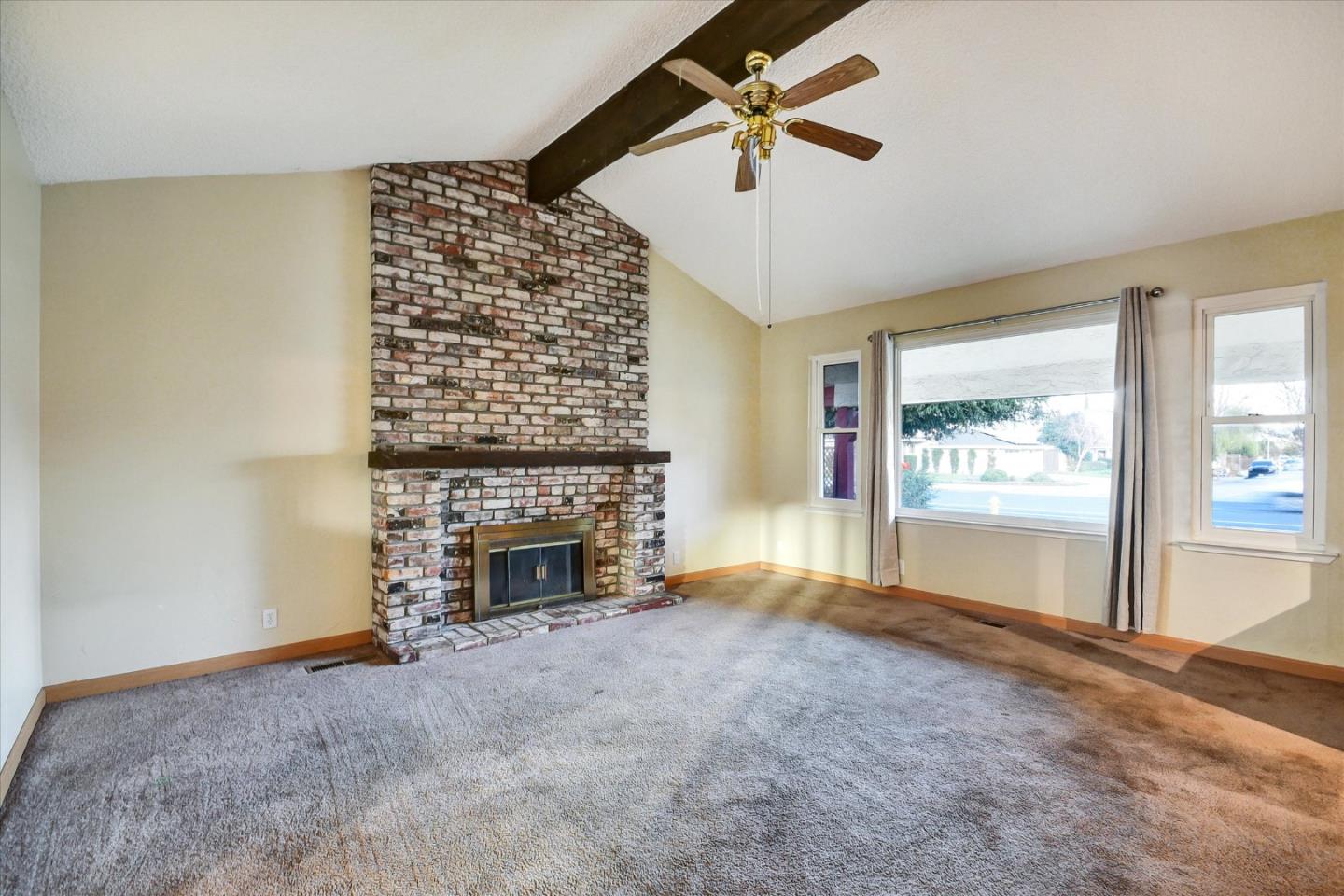 Detail Gallery Image 4 of 29 For 6595 Princevalle St, Gilroy,  CA 95020 - 4 Beds | 2/1 Baths