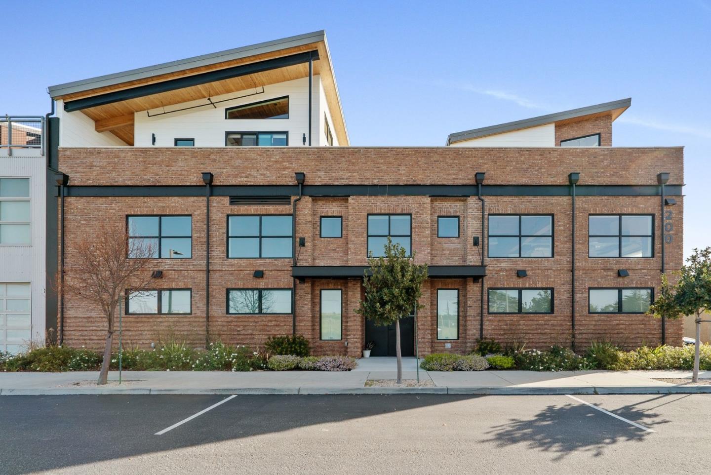 Detail Gallery Image 2 of 10 For 200 Panetta Ave #1,  Santa Cruz,  CA 95060 - – Beds | – Baths