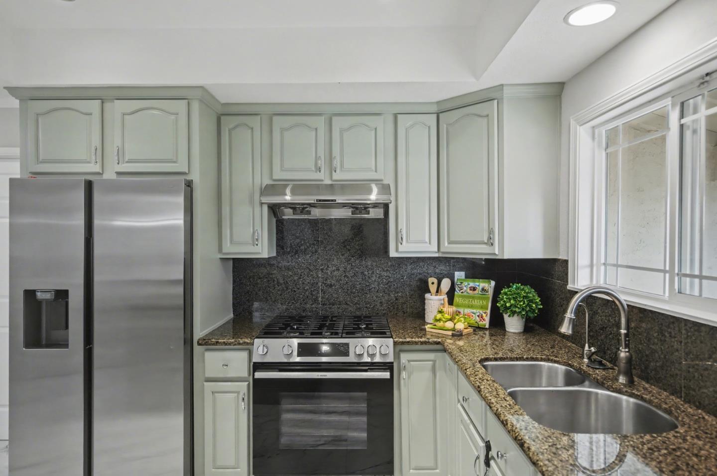 Detail Gallery Image 12 of 49 For 3659 Madrid, San Jose,  CA 95132 - 3 Beds | 2 Baths