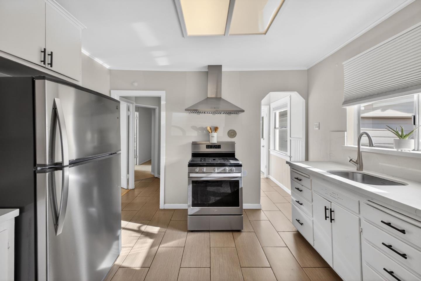 Detail Gallery Image 11 of 35 For 3 Vera Ct, Redwood City,  CA 94061 - 3 Beds | 2 Baths