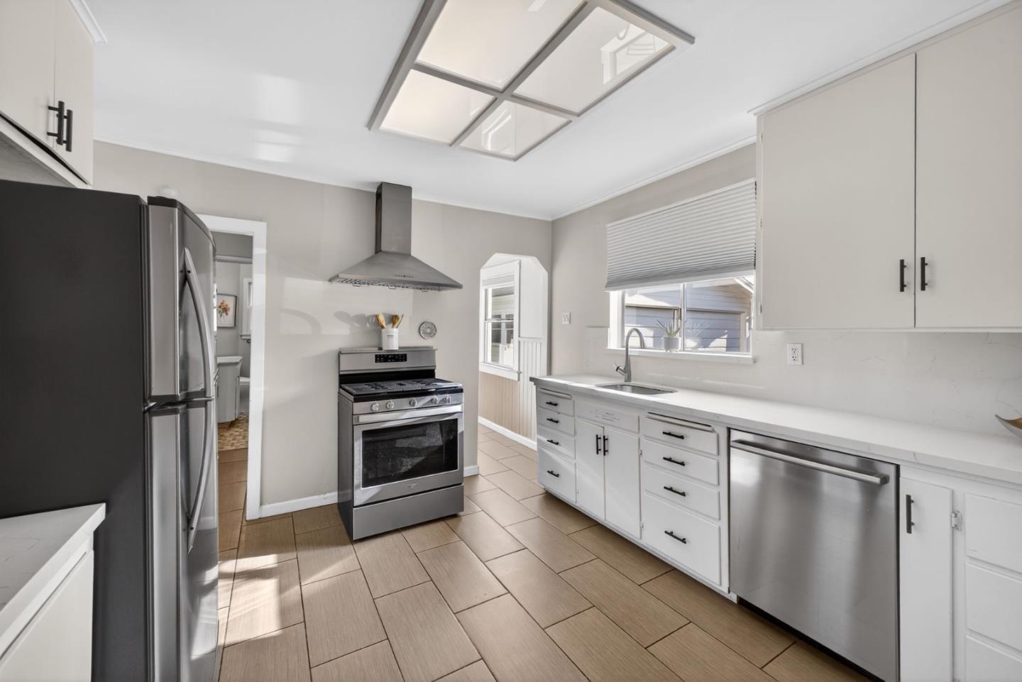 Detail Gallery Image 12 of 35 For 3 Vera Ct, Redwood City,  CA 94061 - 3 Beds | 2 Baths