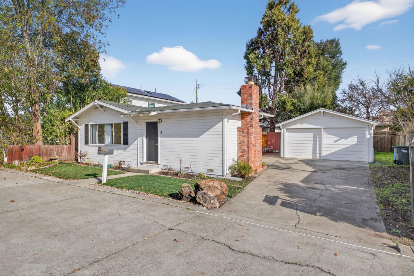 Detail Gallery Image 4 of 35 For 3 Vera Ct, Redwood City,  CA 94061 - 3 Beds | 2 Baths