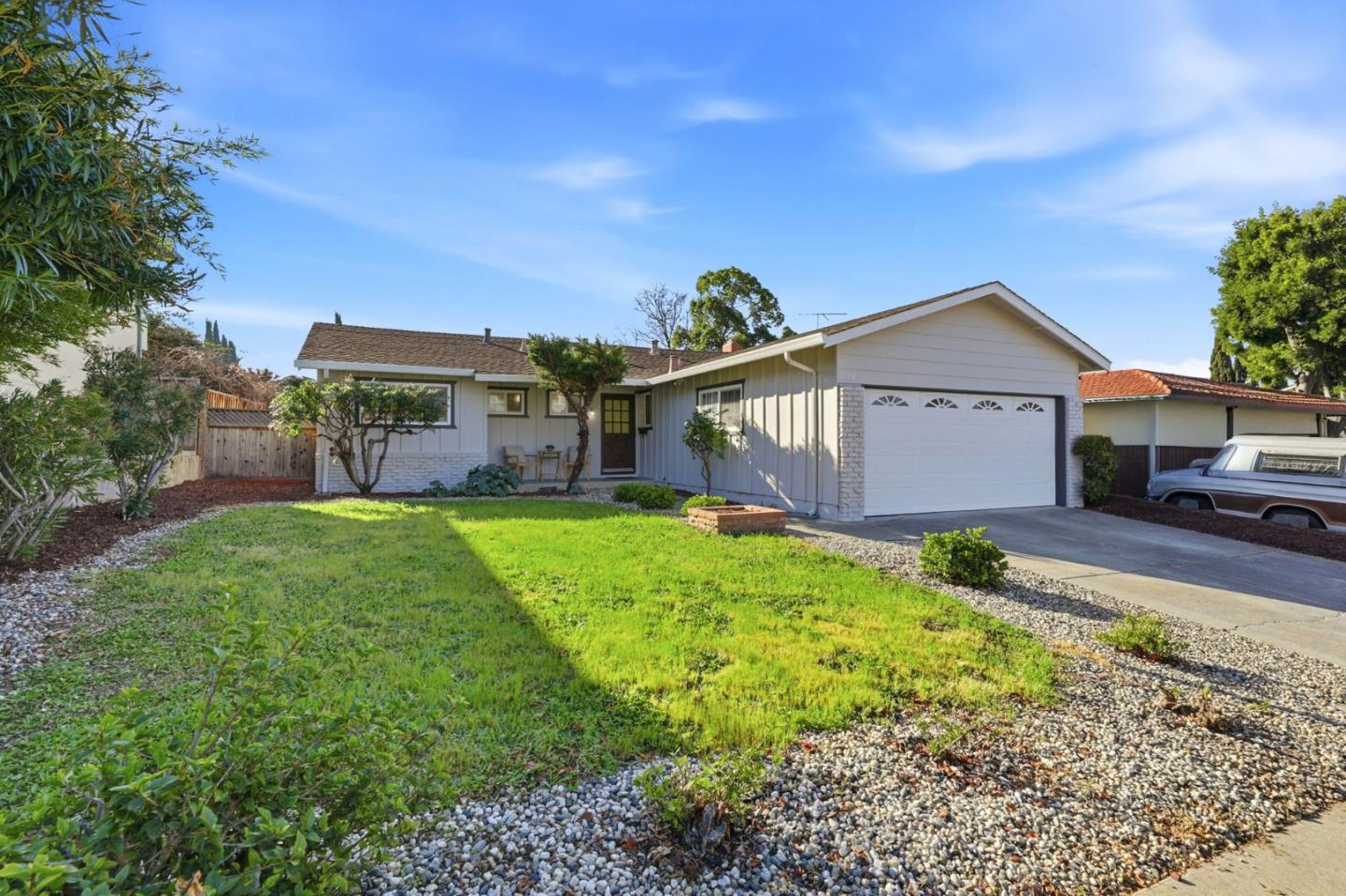 Detail Gallery Image 2 of 29 For 2202 Yosemite Dr, Milpitas,  CA 95035 - 3 Beds | 2 Baths